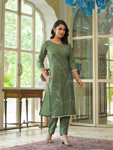 Label Khoj Women Chinon Silk Embroidery Work Kurta & Bottom Set