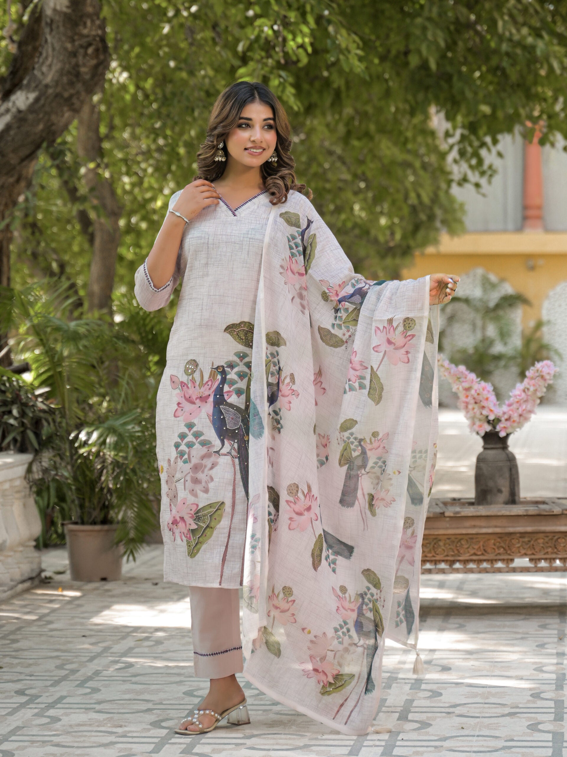 Label Khoj Women Lilen kurta, trouser and dupptta set