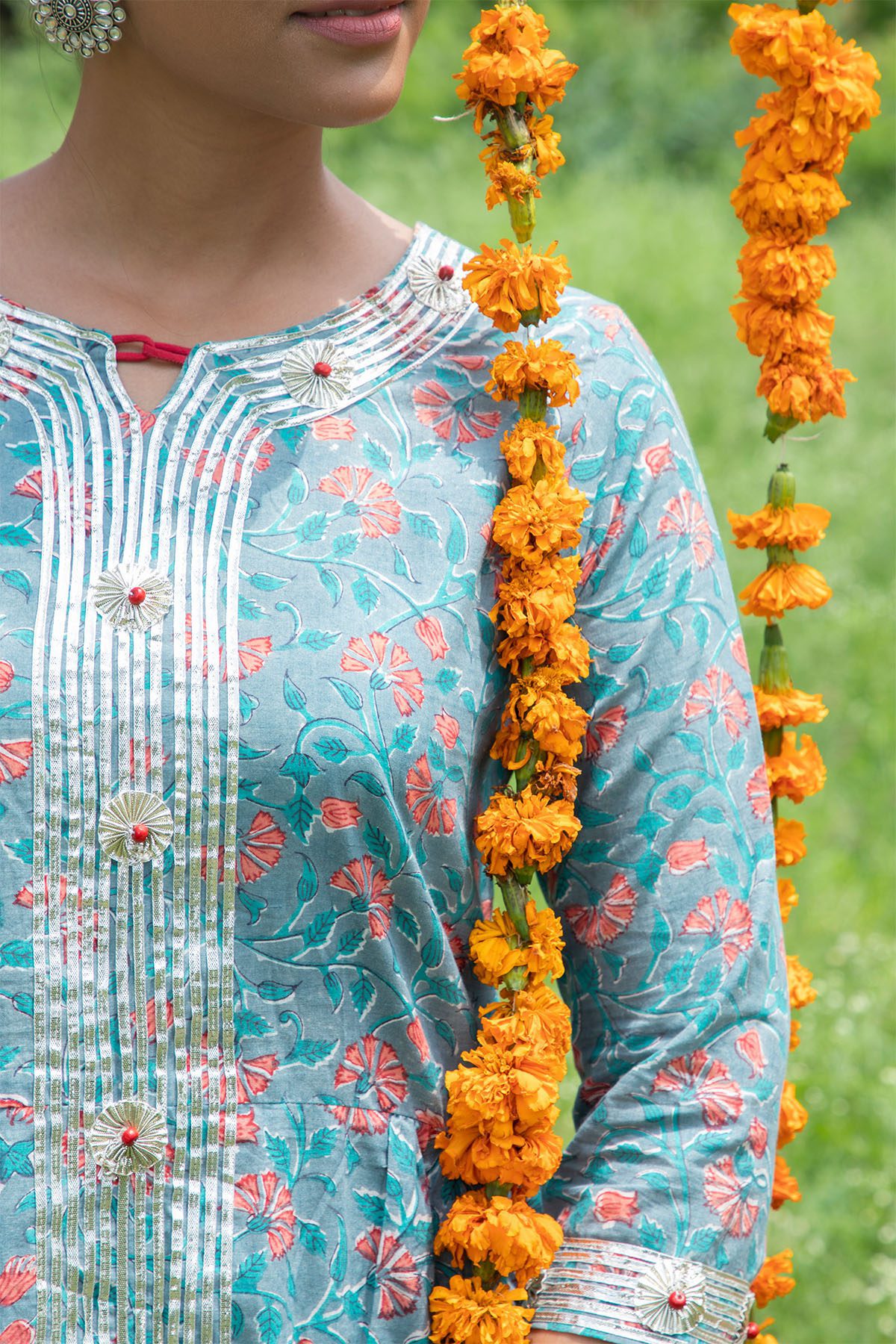Shuddhi Grey And Peach Gota Lace Kurta
