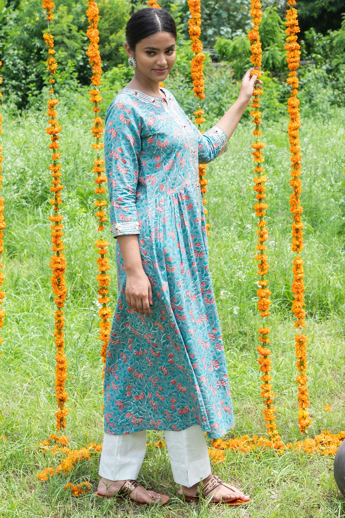 Shuddhi Grey And Peach Gota Lace Kurta