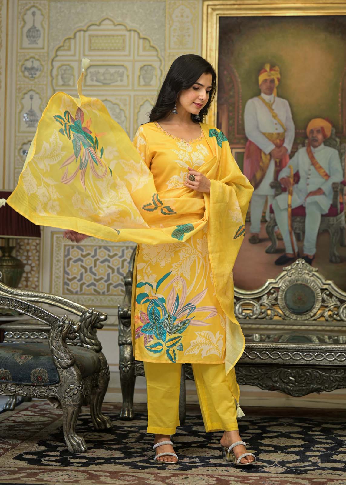 Label Khoj Women Linen kurta, trouser and dupptta set