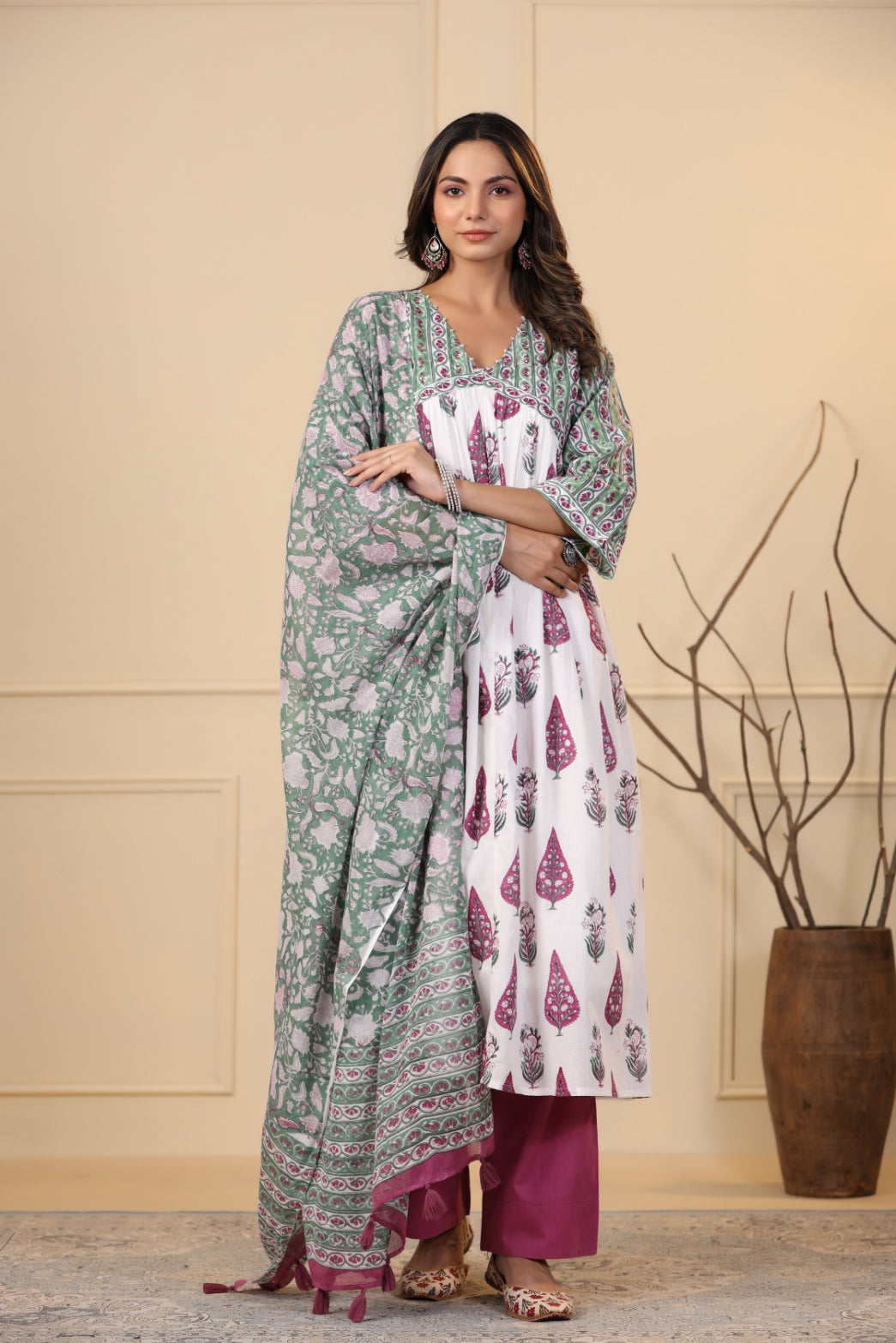 White Kurta Dupatta 2-Piece Set