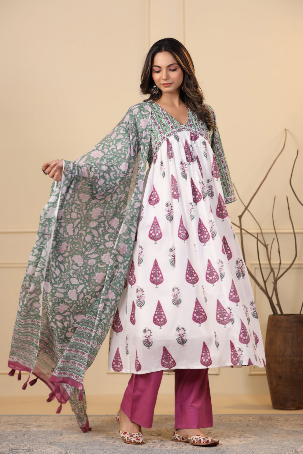 White Kurta Dupatta 2-Piece Set
