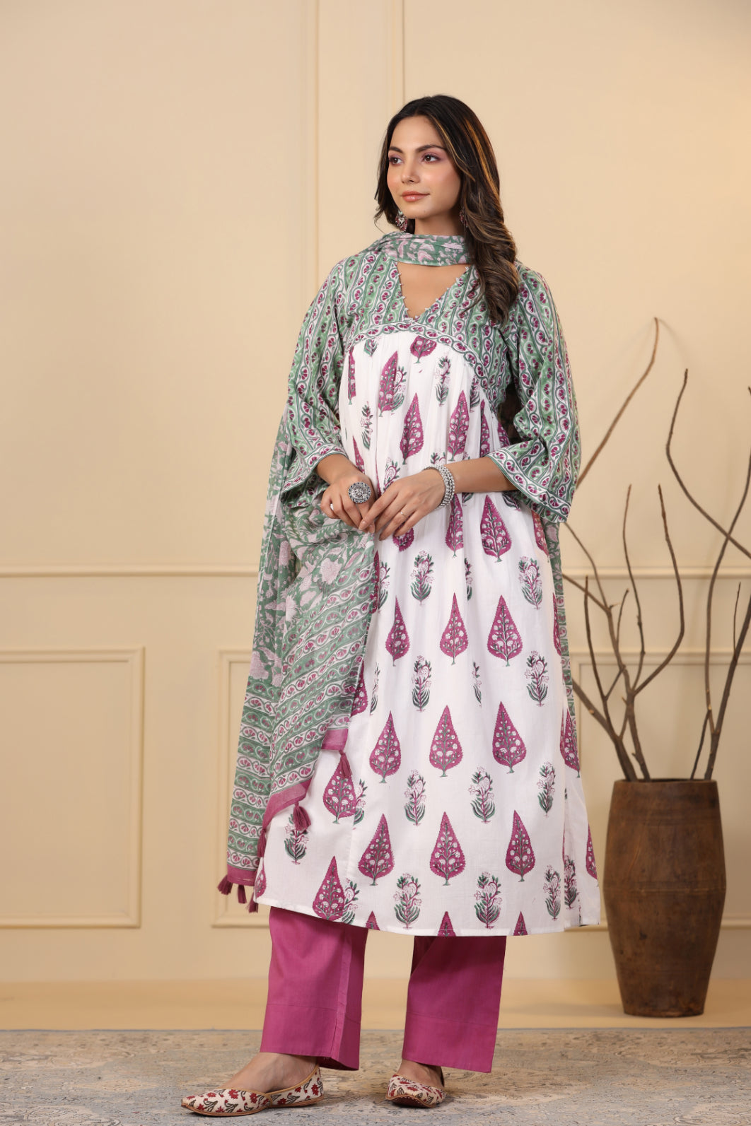 White Kurta Dupatta 2-Piece Set