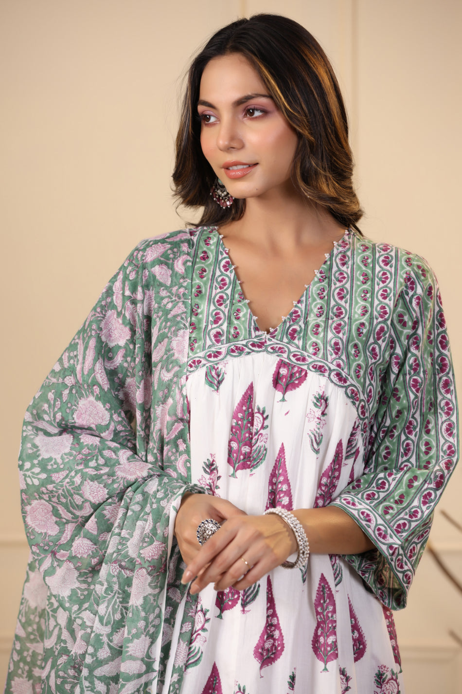 White Kurta Dupatta 2-Piece Set