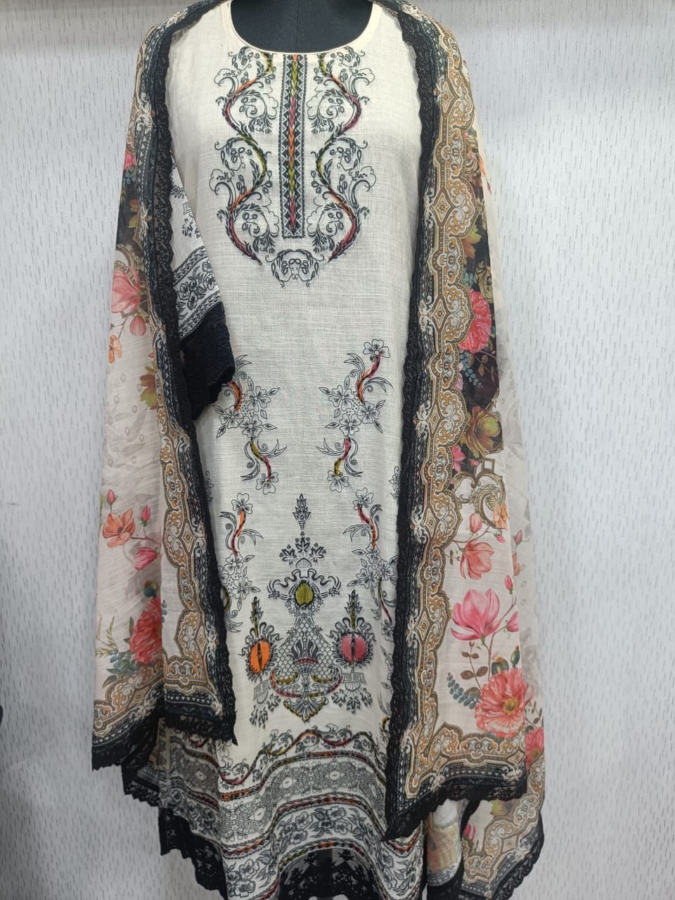 Label Khoj Women Lilen kurta, trouser and dupptta set
