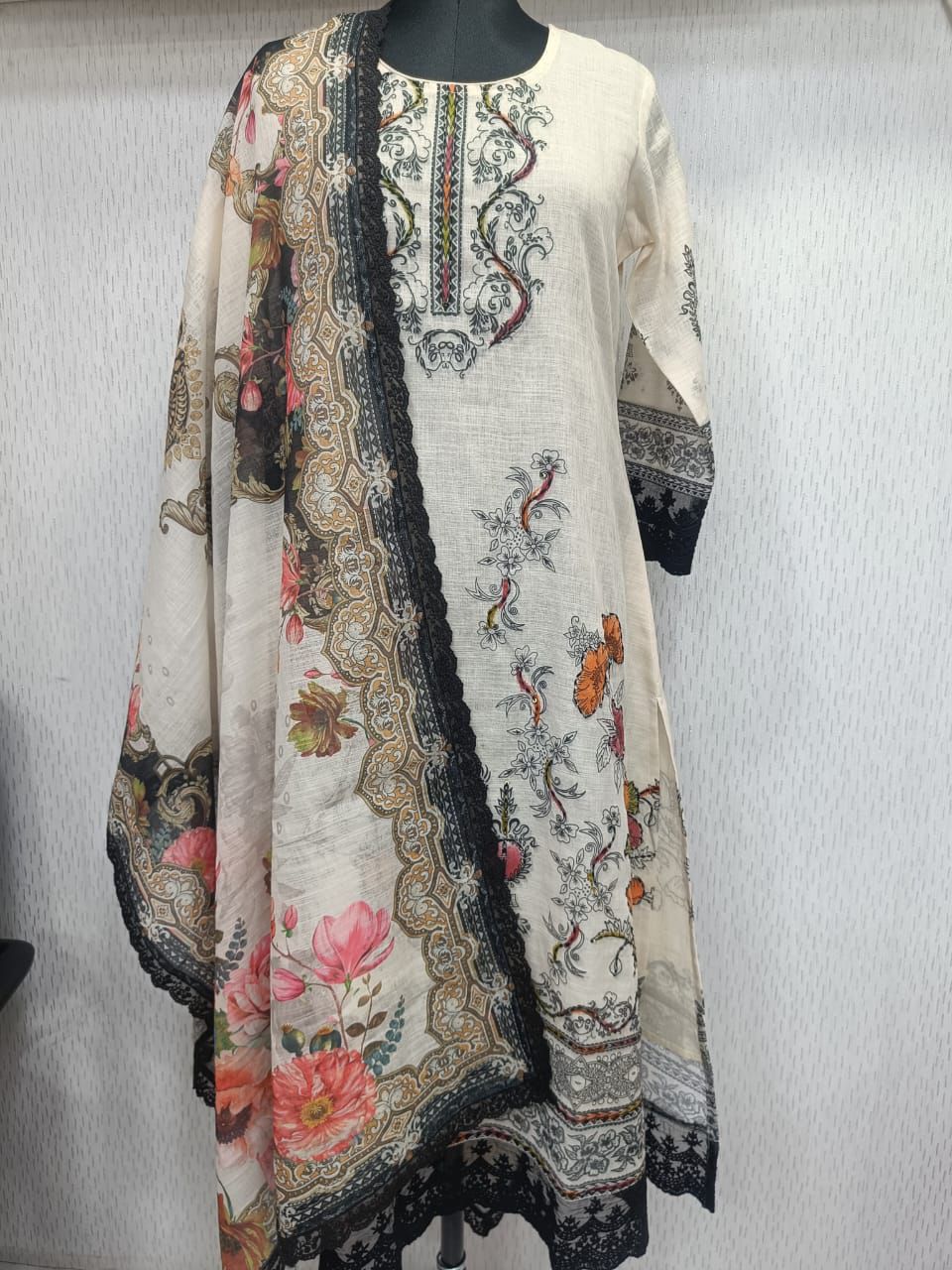 Label Khoj Women Lilen kurta, trouser and dupptta set