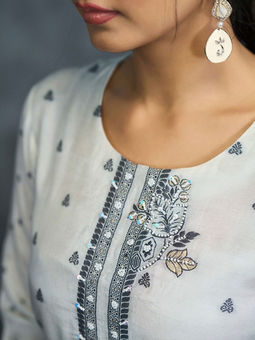 Label khoj pure embroideryjacqured kurta set